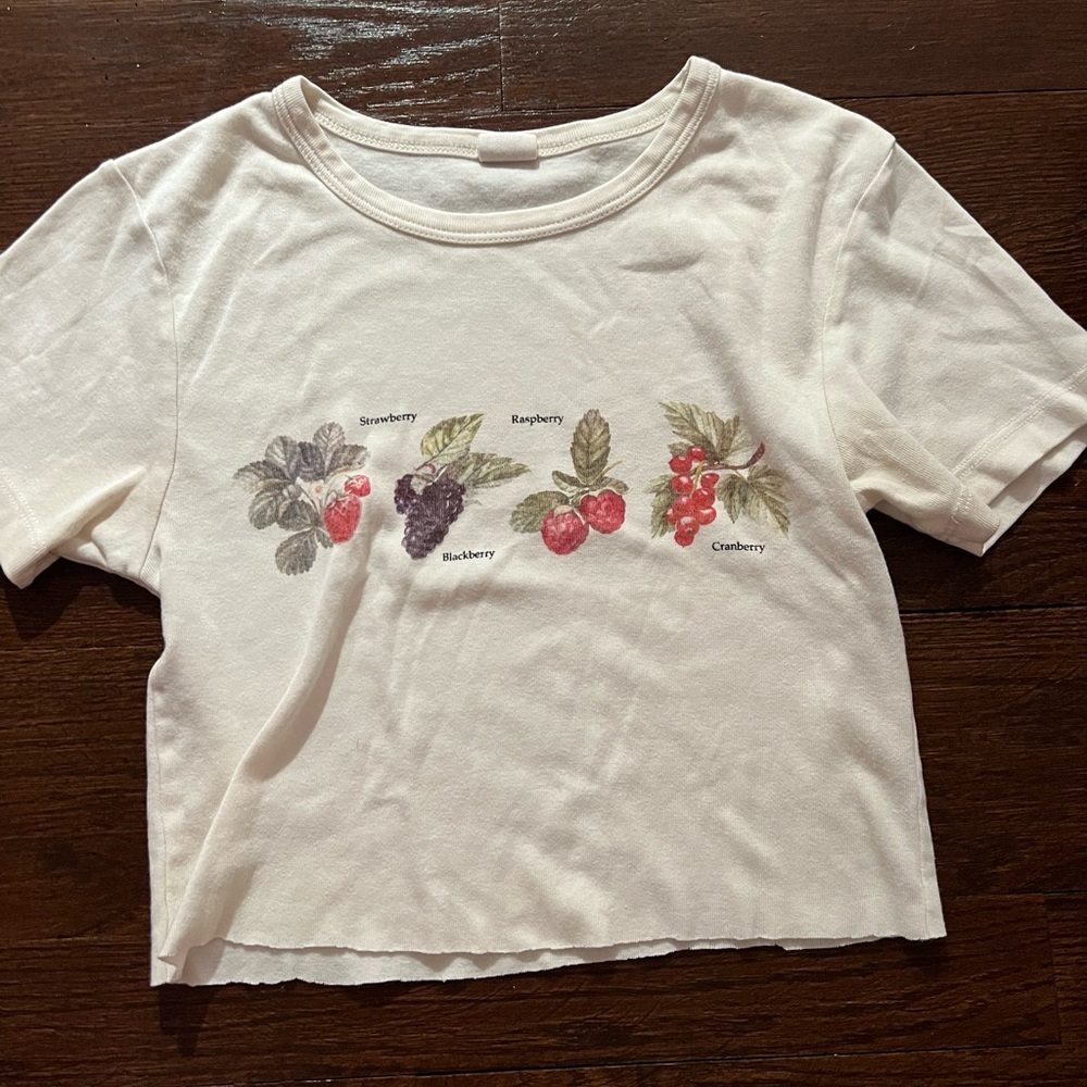 Cutsie urban outfitters cropped tee!!!!